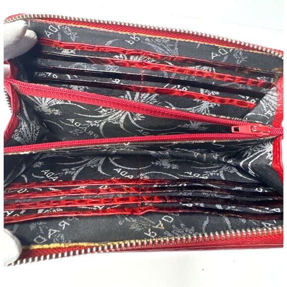 Vintage Red Leather Wallet With Zip Closure - Picture 12 of 13